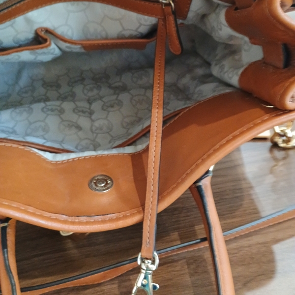 Michael Kors Striped Navy and Tan Women's Bag - Picture 14 of 16